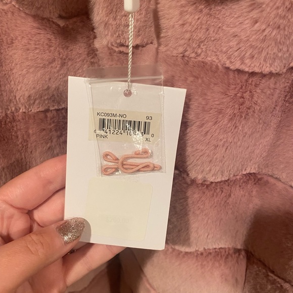 Gal Meets Glam Lana Coat - Picture 2 of 3